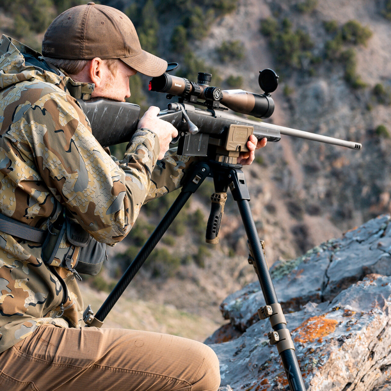Primos 65900 Trigger Stick Apex Tripod made of Aluminum with Carbon Fiber/Flat Dark Earth Accent Finish, 28"-62" Vertical Adjustment & Rubber Feet - Image 3